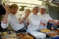 /album/%e7%b6%b2%e8%b7%af%e7%9b%b8%e7%b0%bf/jamie-oliver-serves-dinners-to-children-leicester-square-jpg/